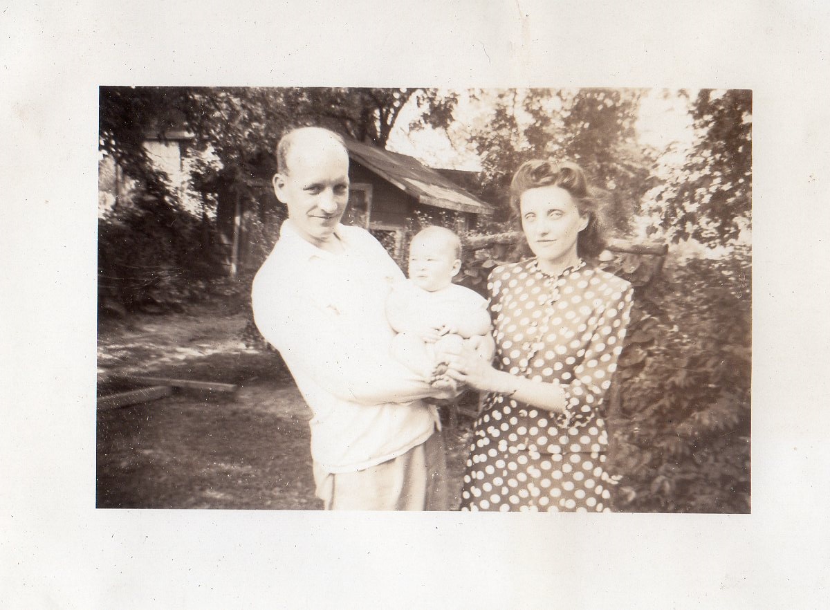 Grubb Family Tree - Media - Lloyd and Ruth July 1946